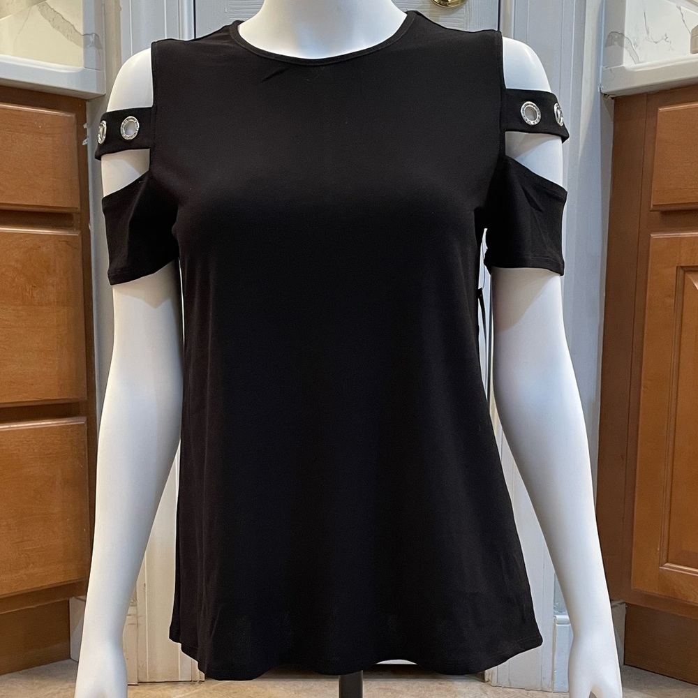 ❤️Black blouse with Peekaboo Sleeves.
